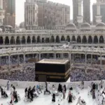 Jamaah haji menunaikan tawaf Ifadah, jenis tawaf yang termasuk rukun haji